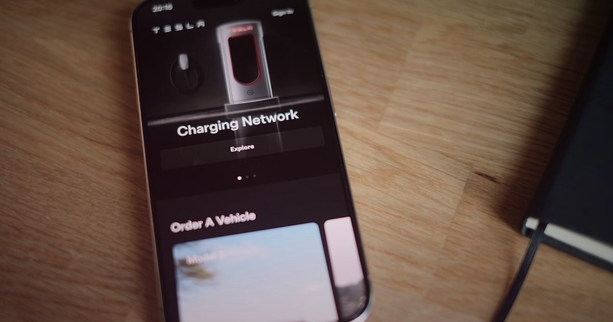 2026 E-Ticaret Başarı Sırları: Rekabette Öne Çıkın! - AI chatbot interface on a smartphone screen