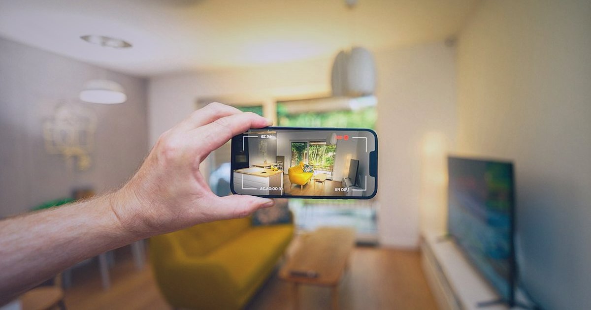 2026 E-Ticaret Devrimi: Sektördeki En Yeni Yenilikler ve Gelecek Trendleri - Person using smartphone AR app to virtually place furniture in room