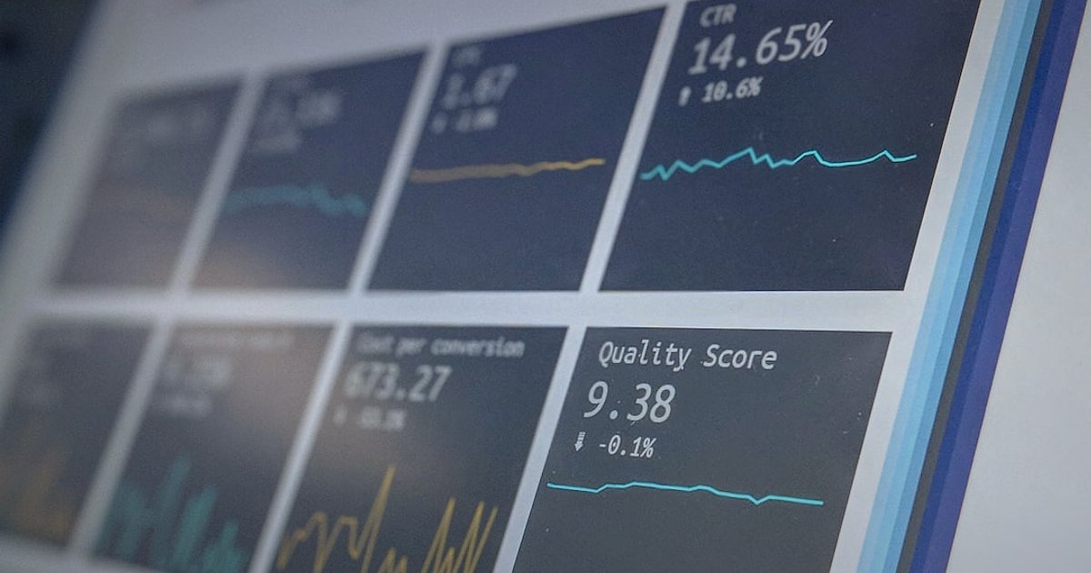 2026 E-Ticaret Devrimi: Sektördeki En Yeni Yenilikler ve Gelecek Trendleri - Dashboard with complex data visualizations and predictive analytics
