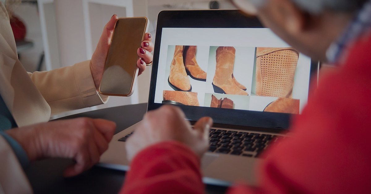 2026 Online Satışları Patlatın: E-Ticareti Zirveye Taşıyan Devrimci Stratejiler - diverse group of people interacting with digital screens and physical products in a modern store