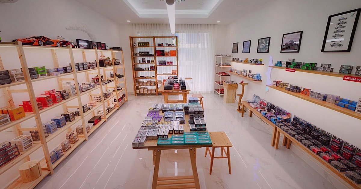 2026 Online Satışları Patlatın: E-Ticareti Zirveye Taşıyan Devrimci Stratejiler - specialized hobby store display with unique handcrafted items