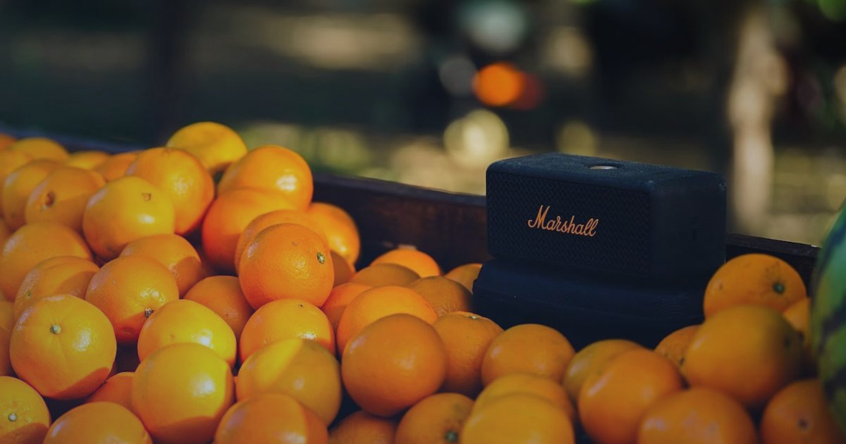 2026 Organik Ürün Nişinde Rakip Analizi ve Farklılaşma Taktikleri: Zirveye Çıkın! - vibrant organic produce market stall