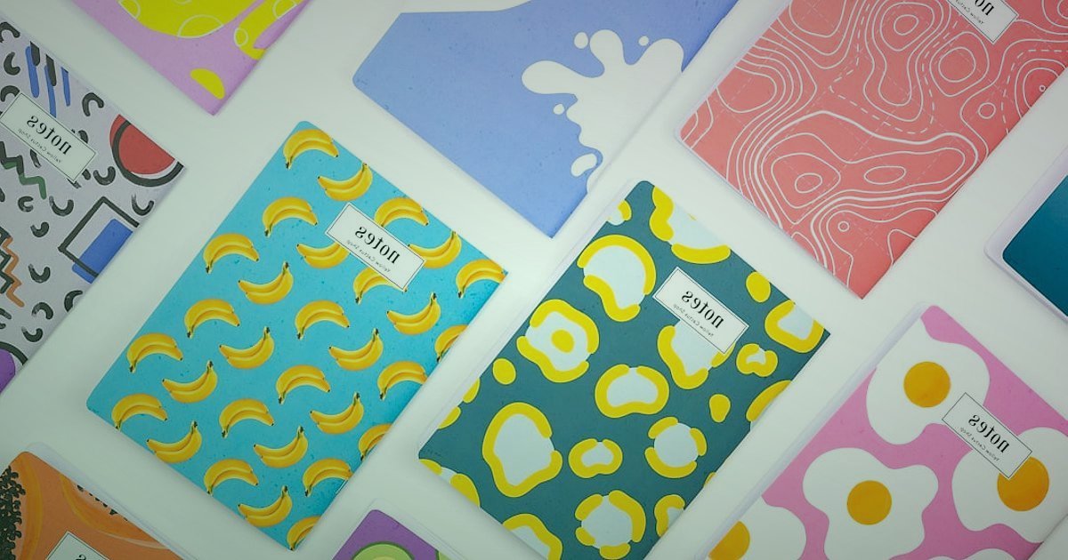 2026 Stoksuz Satış Rehberi: Dropshipping ile Rekabette Öne Çıkın! - colorful stacked product packaging boxes on a clean white table