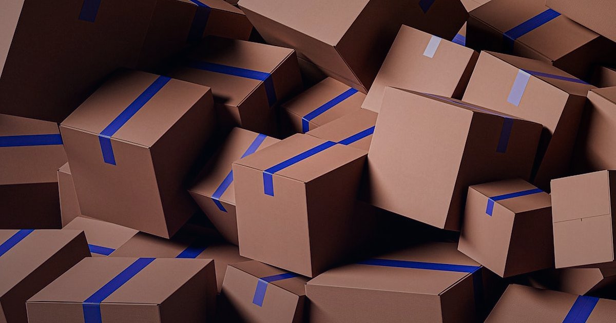 2026 Stoksuz Satış Rehberi: Dropshipping'in Temelleri ve Başarı Sırları - diverse colorful product boxes neatly stacked warehouse
