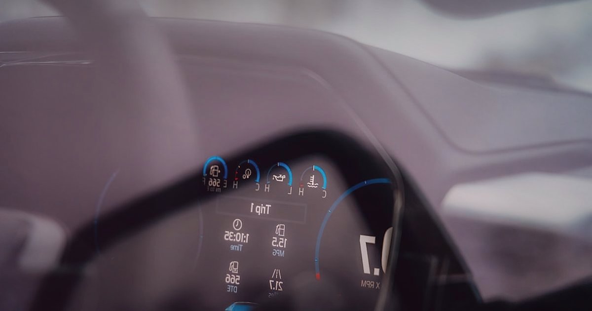 2026'da Araç Kokusu Satışlarını Zirveye Taşıyın: Sezonluk Kampanya ve Stok Planı - futuristic car interior with smart air purification system interface