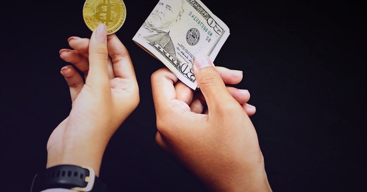 2026'da Cross-Border E-Ticarete Başlangıç: Yurt Dışına Satış Rehberi - hands exchanging digital currency global payment icons