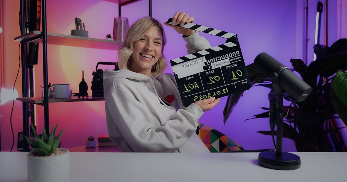 2026'da Dijital Pazarlama: Büyüme Fırsatları ve Rekabet Avantajı - influencer showcasing product on social media live stream