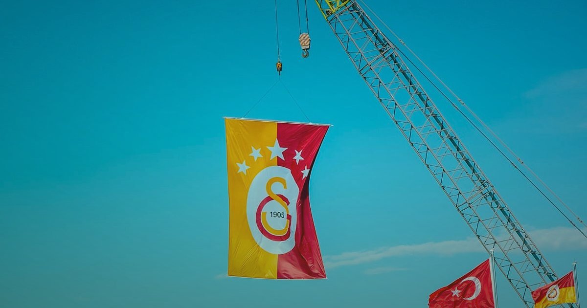 2026'da Dropshipping Gelir Hesaplama: Gizli Maliyetler ve Kâr Maksimizasyonu - Turkish flag integrated with shopping cart icon and currency symbols