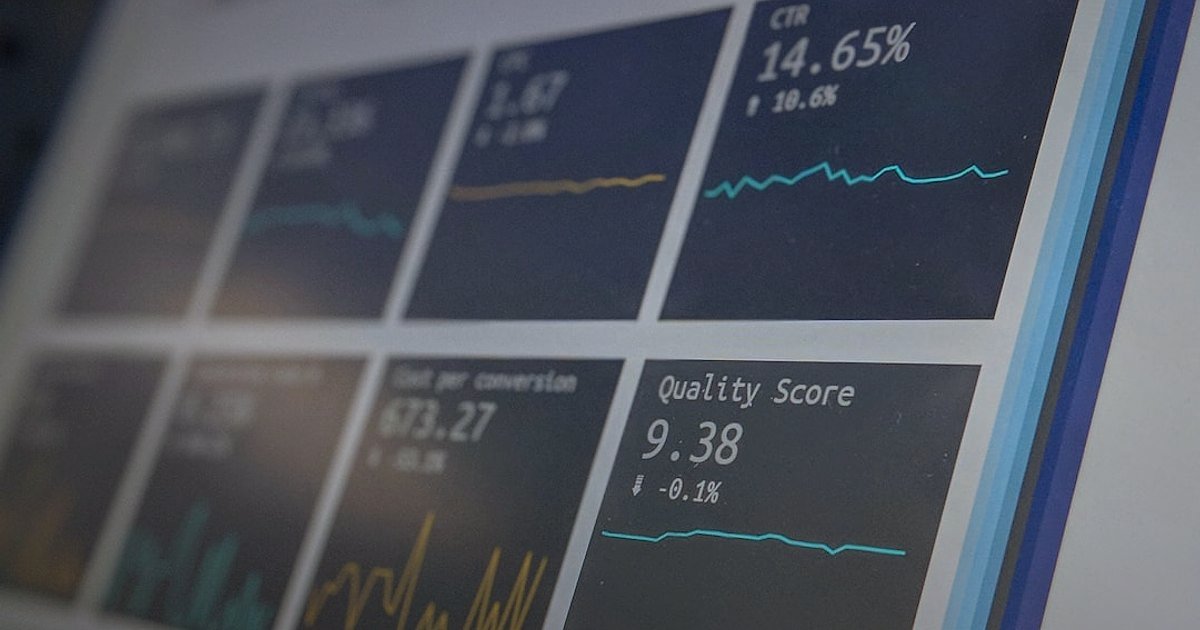 2026'da E-Ticarette Büyüme Fırsatları: Karlı Bir Gelecek İnşa Edin - Data visualization dashboard with charts and graphs