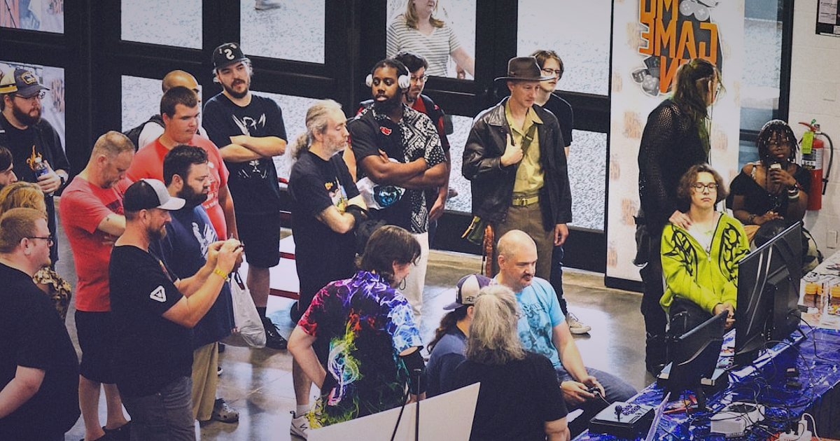 2026'da Gaming Koltuk Tedarikçisi Bulma ve Doğrulama Rehberi - diverse group of people examining ergonomic gaming chairs exhibition