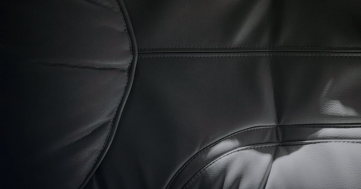 2026'da Gaming Koltuk Tedarikçisi Bulma ve Doğrulama Rehberi - close-up of a high-end ergonomic gaming chair detail stitching
