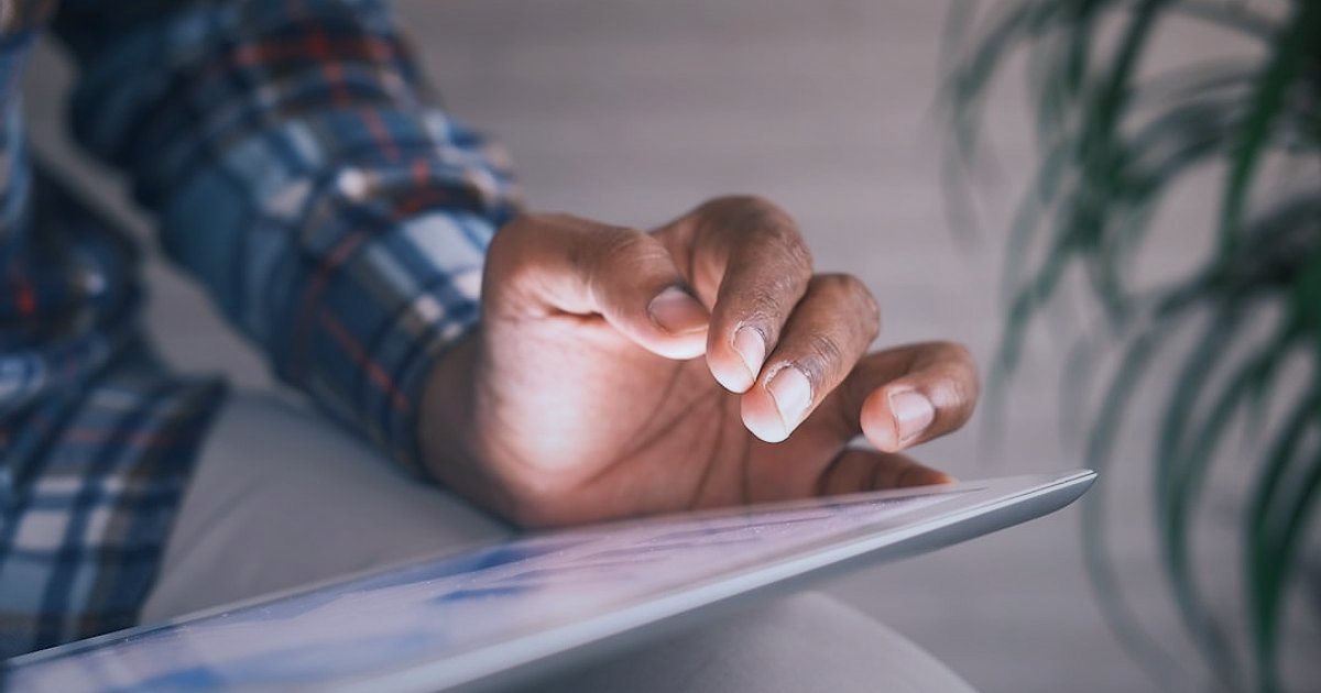 2026'da N11'de Mağaza Açma: Kârınızı Katlayacak Adım Adım Rehber - person filling online registration form on tablet device
