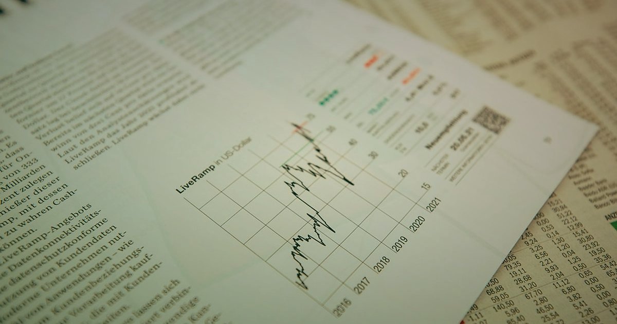 2026'da N11'de Mağaza Açma: Kârınızı Katlayacak Adım Adım Rehber - detailed financial report with charts and graphs on desk