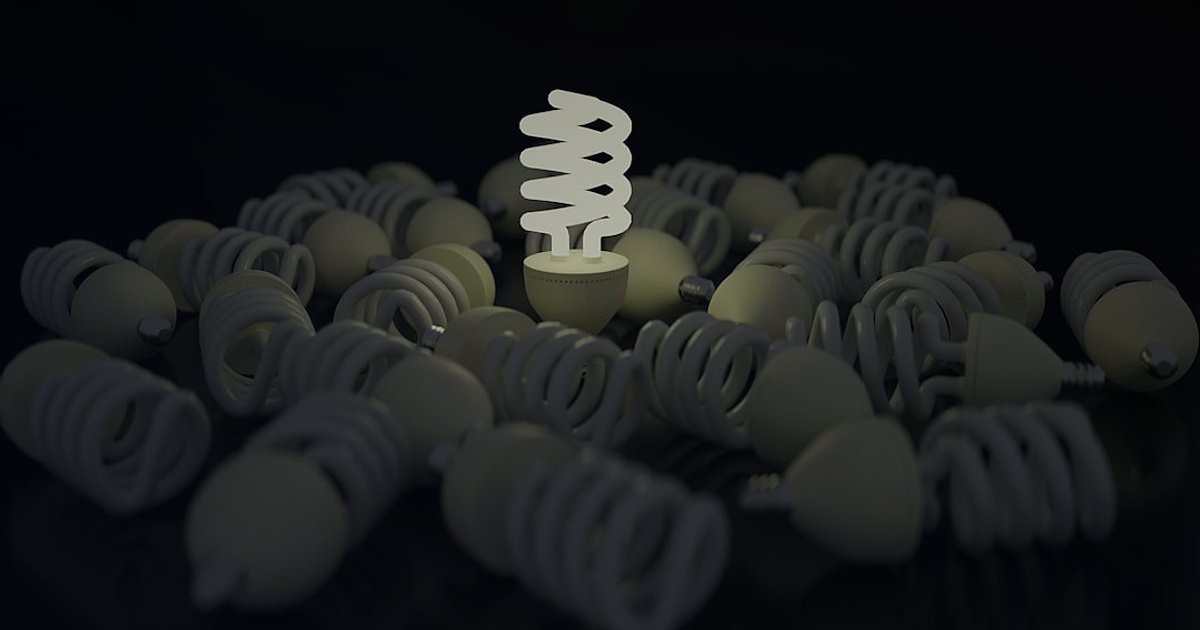 2026'da Stoksuz Satış Rehberi: Dropshipping ile Kârınızı Maksimize Edin - question marks floating around a lightbulb on a dark background