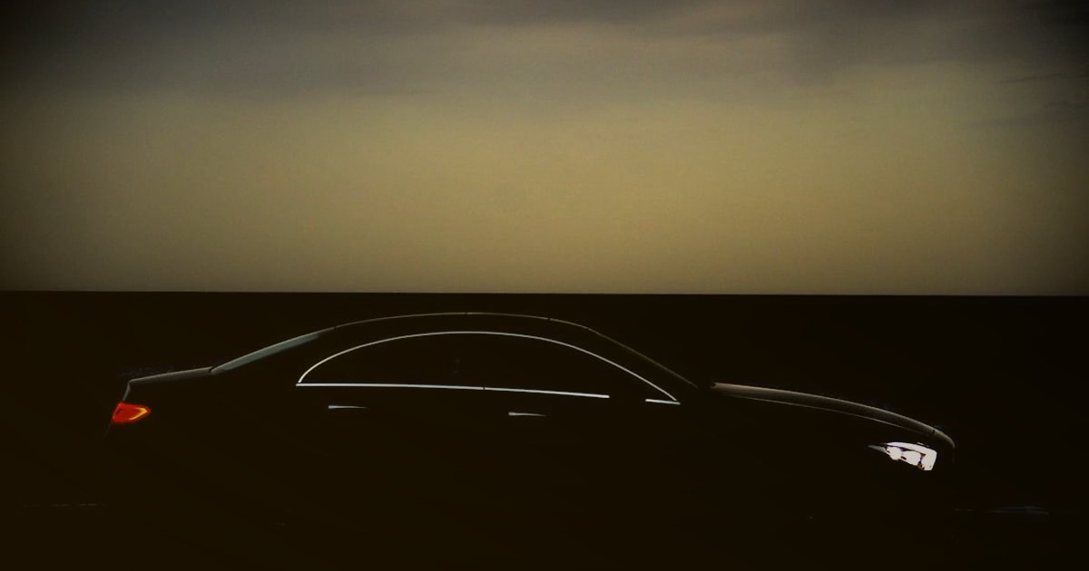 Araç İçi Aksesuar Dropshipping: 2026'da Rakipleri Geride Bırakma Taktikleri - stylized graphic of a car silhouette with upward trending arrow inside