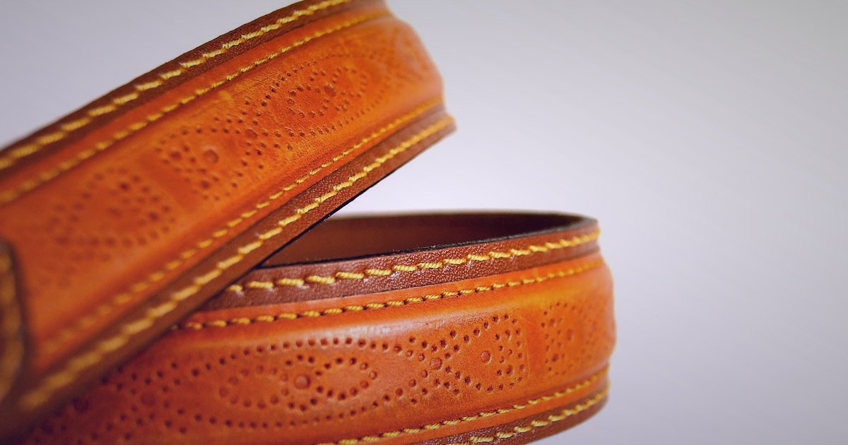 Ayakkabı & Çanta Dropshipping: 2026'da Başlangıç Hataları ve Çözümleri - close-up of stylish leather handbag with intricate stitching