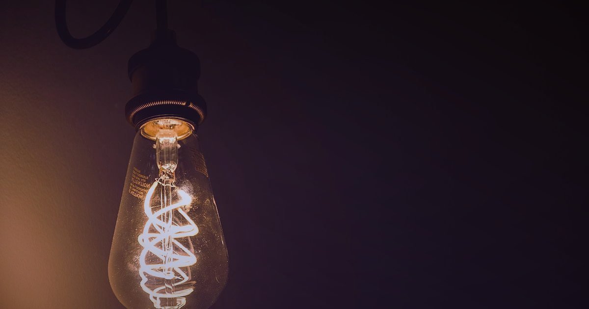 Aydınlatma Ürünlerinde İade ve Memnuniyet: 2026'da Başarının Anahtarı - light bulb illuminating a path forward for a business