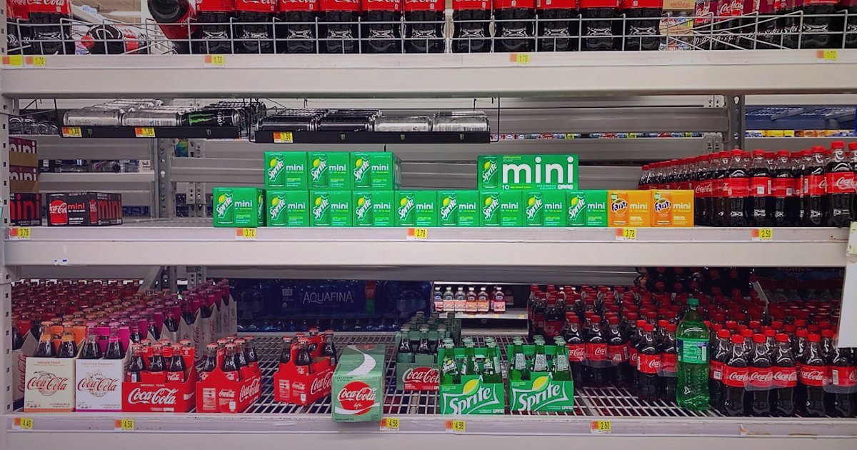 Bahçe Aydınlatma Fiyatlandırma Rehberi 2026: Kâr Marjınızı Maksimize Edin - Price tags with different price points on a shelf