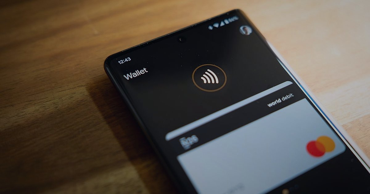 Bayi Cüzdanı ve Bakiye Yönetimi 2026: Kârınızı Maksimize Edin - close-up digital wallet interface mobile phone