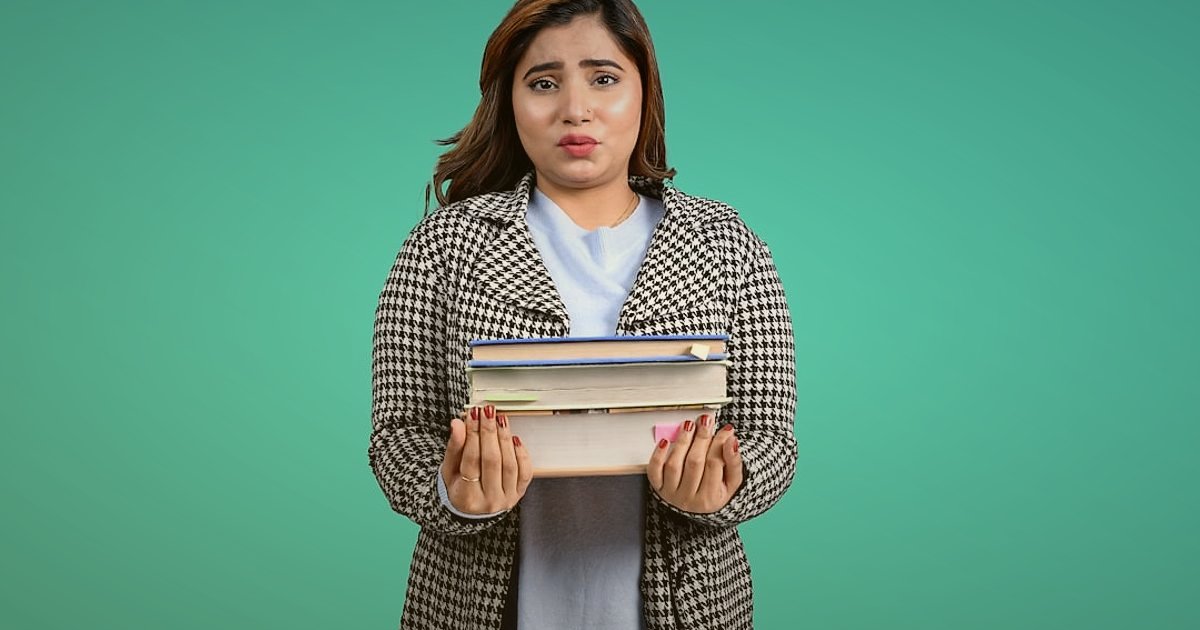 Bayi İçin Şahıs Şirketi: 2026'da Kurulum Rehberi ve Avantajları - person looking confused at overflowing inbox