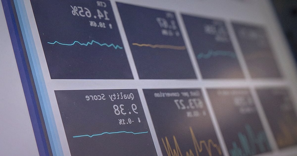 Bayi Olarak İlk Müşterinizi Bulma Rehberi 2026: Adım Adım Başarı - digital marketing dashboard with campaign performance charts