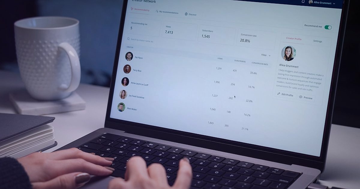 Bayi Olarak İlk Müşterinizi Bulma Rehberi 2026: Adım Adım Başarı - customer relationship management software interface with contact profiles