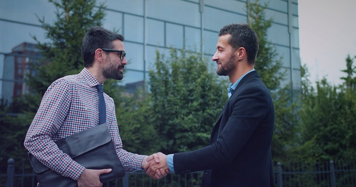 Bayi Performans Karnesi: 2026'da Başarıyı Ölçme ve Değerlendirme Rehberi - business people shaking hands in a modern office