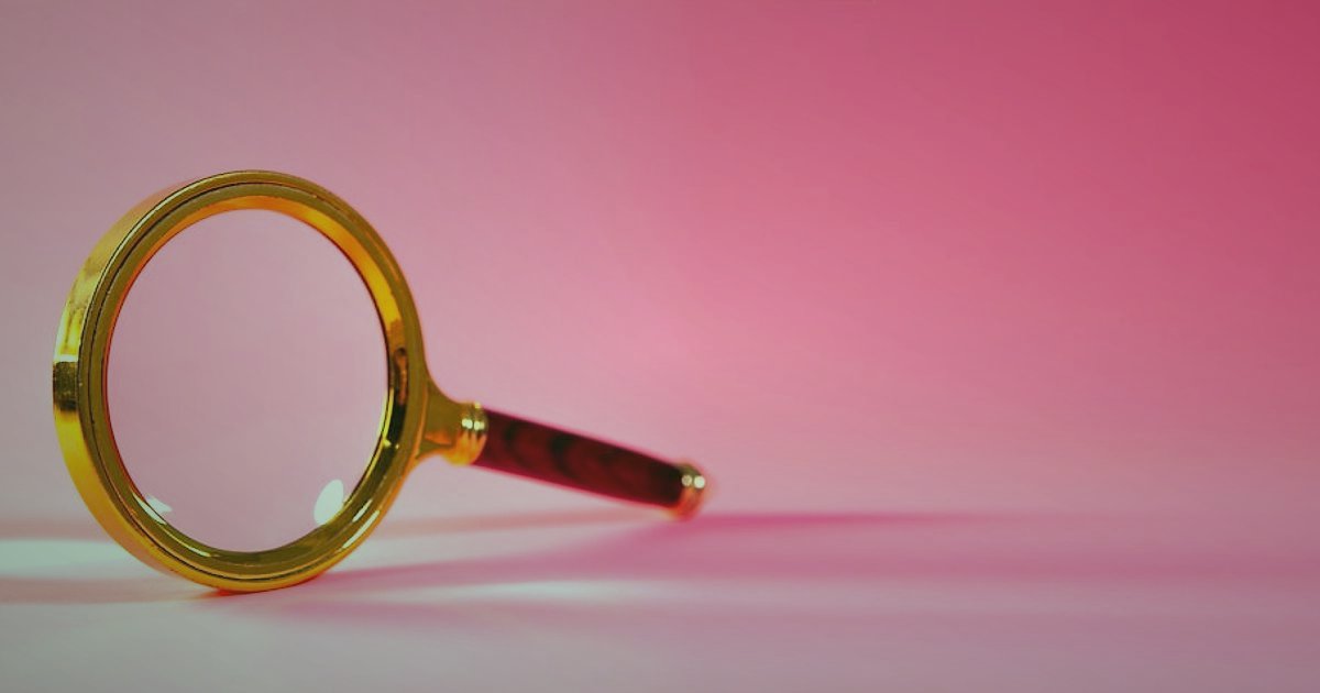 Bayi Satış Fiyatı Belirleme: 2026'da Karlı Bir Fiyatlandırma Rehberi - magnifying glass over price tag with percentage symbol