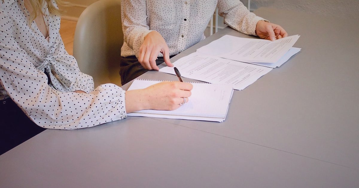 Bayilik Başvurusu Neden Reddedilir? 2026'da En Sık Karşılaşılan Sebepler - applicant filling out complex legal document desk