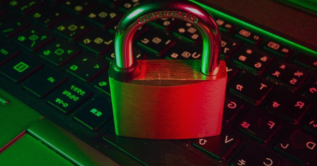 Bayilik Sözleşmesinde Dikkat Edilmesi Gerekenler 2026: Hukuki ve Ticari Güvence - padlock icon overlaying a digital data stream