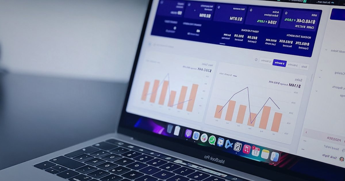 Bayilikte Stoksuz Çalışma: 2026'da Karlı Bir İş Modeli Nasıl Kurulur? - digital marketing dashboard with graphs and analytics