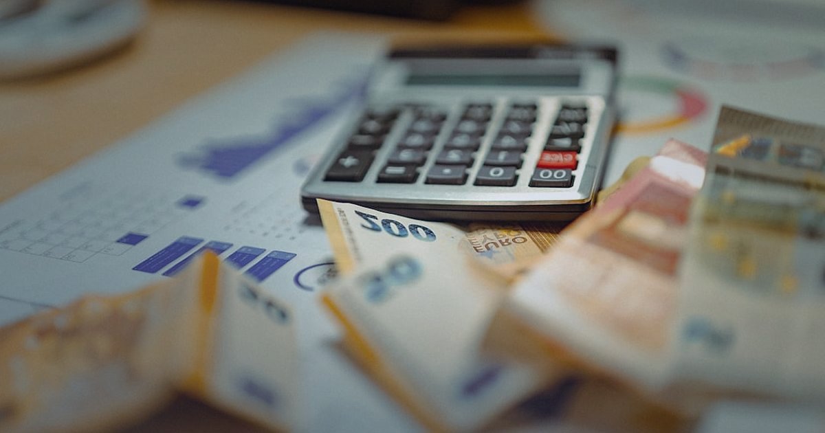 Bayilikte Stoksuz Çalışma: 2026'da Karlı Bir İş Modeli Nasıl Kurulur? - financial spreadsheet with calculations and profit margins
