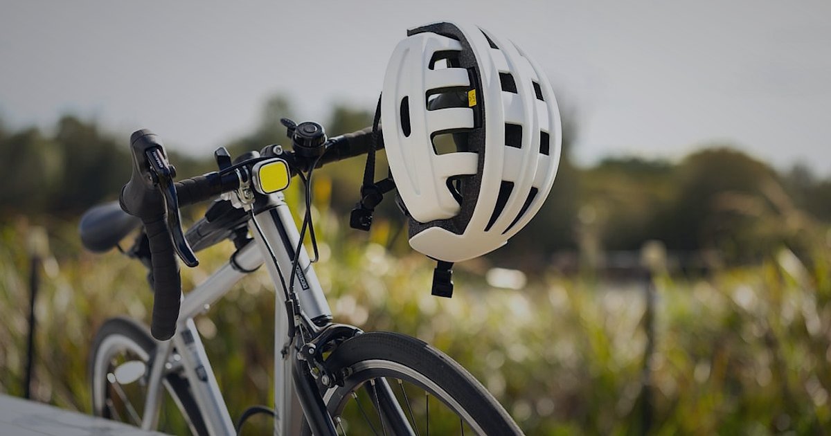 Bisiklet Kaskı SEO: Satışları Artıran Başlık ve Açıklama Sırları (2026) - comparison table with icons for different bicycle helmet features like ventilation and weight