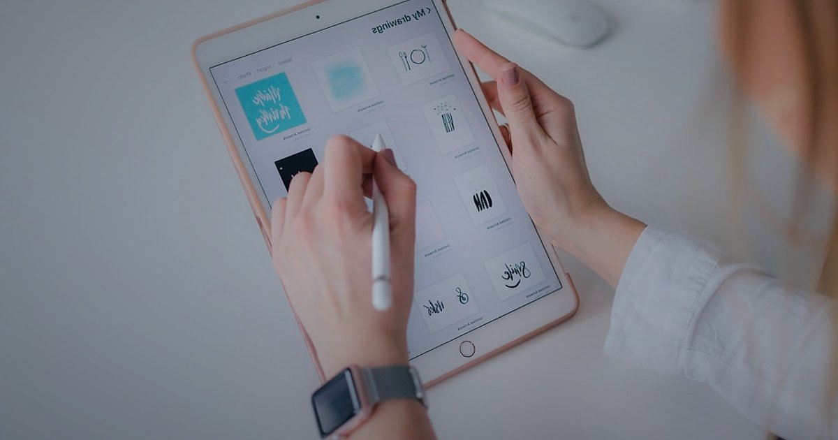 Bornoz İade Süreçleri: 2026'da Müşteri Memnuniyeti ve Kâr Optimizasyonu - detailed product description text on a tablet screen