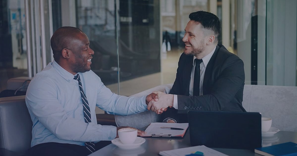Bot Satışında Stok Yönetimi: 2026'da Tükenme Riskini Sıfırlayın, Sürekliliği Yakalayın - diverse group of business people shaking hands agreement