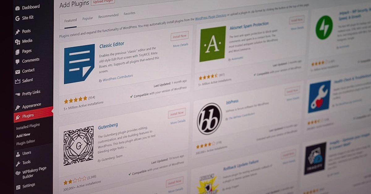 Çarşaf Satışında Başlangıç Hataları: 2026'da Karlı Bir E-Ticaret İçin Kritik İpuçları - computer screen displaying multiple marketplace logos connected by lines