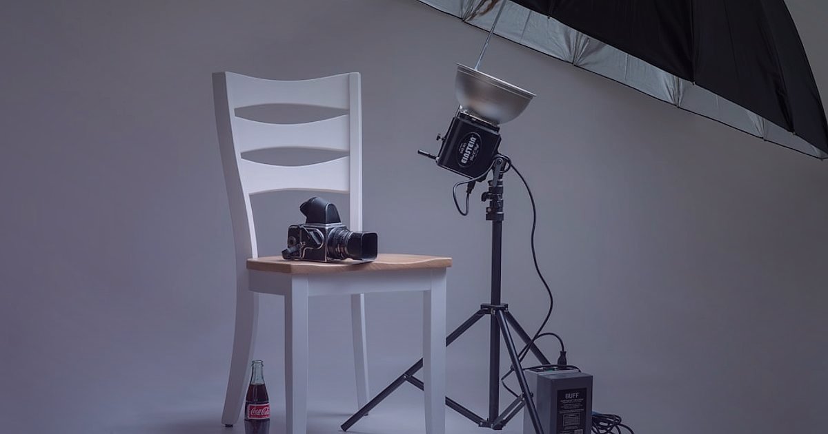 Ceket & Yelek Satışında İlk Adım Hataları (2026): Yeni Başlayanlar İçin Kılavuz - well-lit product photography studio setup mannequin
