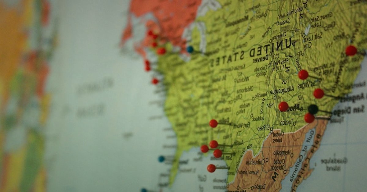 Ceket & Yelek Satışında Stok Tükenmez: 2026 Tedarik Zinciri Sırları - map with pins and connected lines representing supply chain network