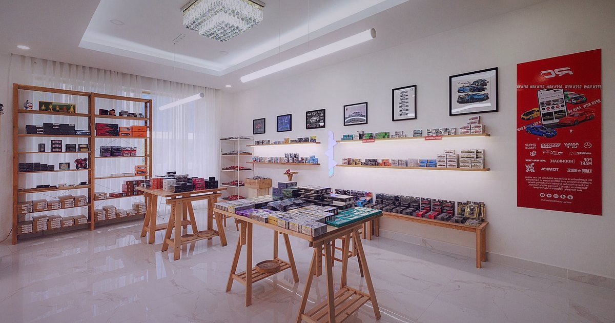 Çim Biçme Makinesi Satışında Yeni Başlayanların 5 Kritik Hatası (2026) - diverse range of lawnmower models displayed showroom floor