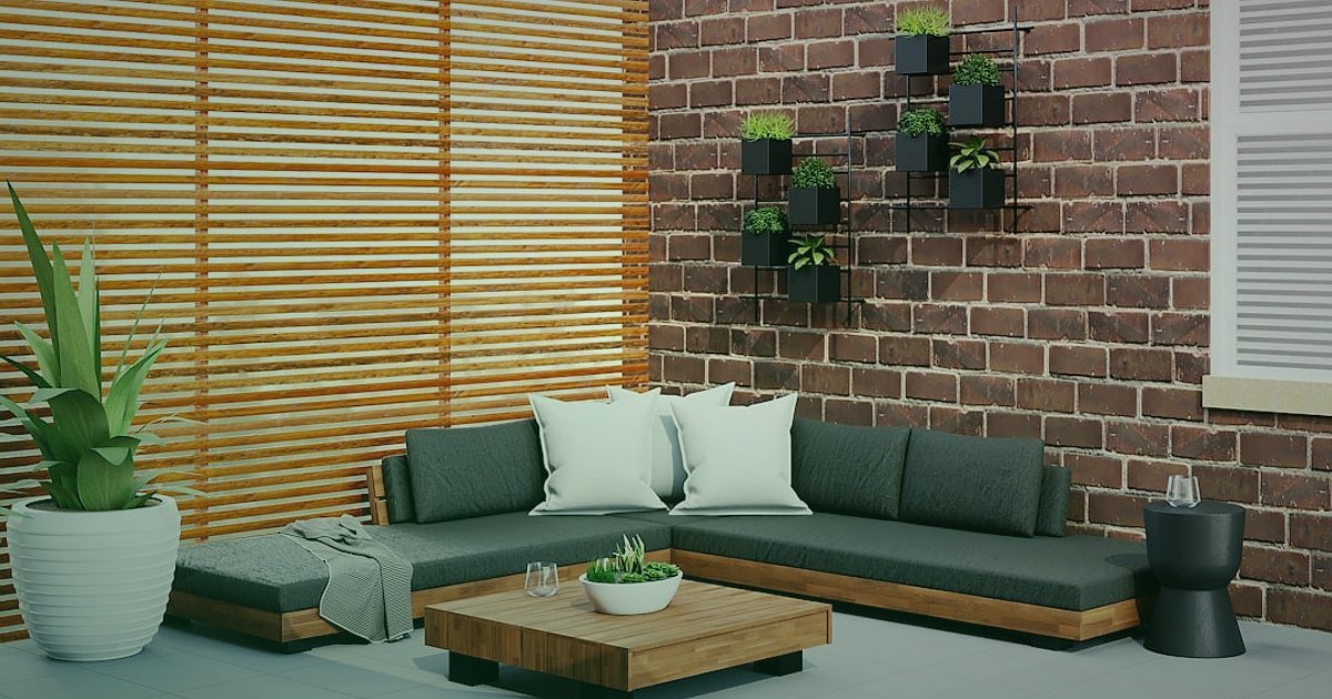 Dekoratif Bitki & Saksı 2026 Sezonluk Kampanya Takvimi: Satışlarınızı Yeşil Tutun! - modern patio with large potted plants and outdoor furniture