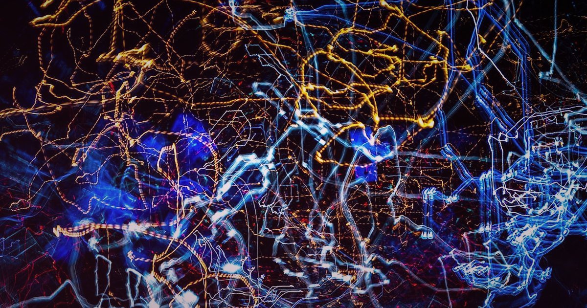 Dijital Pazarlama Başarı Stratejileri 2026: Gelirinizi Katlayın! - intricate network of interconnected digital nodes glowing