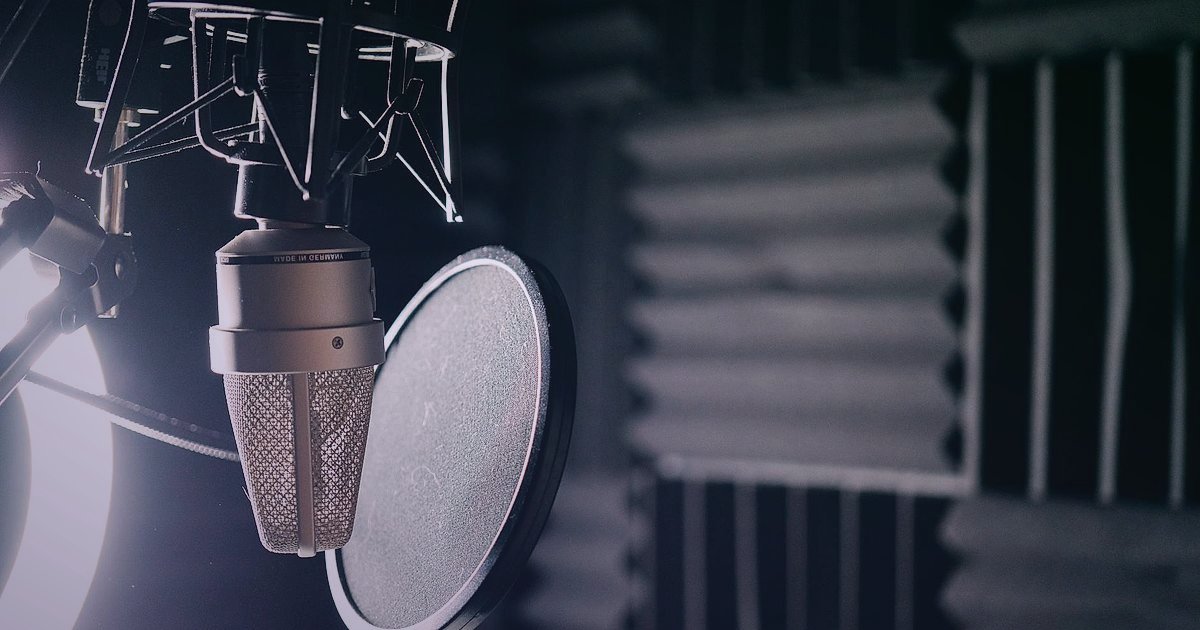 Dijital Pazarlama Trendleri 2026: Rekabette Öne Çıkmanın Yeni Yolları - person speaking into a professional microphone in a soundproof studio
