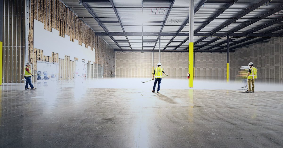 Dropshipping 2026: Hatalardan Kaçının, Başarıya Ulaşın! Kapsamlı Rehber - two business people shaking hands in a modern warehouse, blurred background