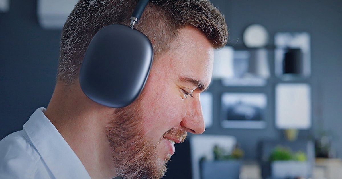 Dropshipping 2026: Karlılığı Maksimize Eden İleri Seviye Stratejiler - customer support agent smiling on headset video call