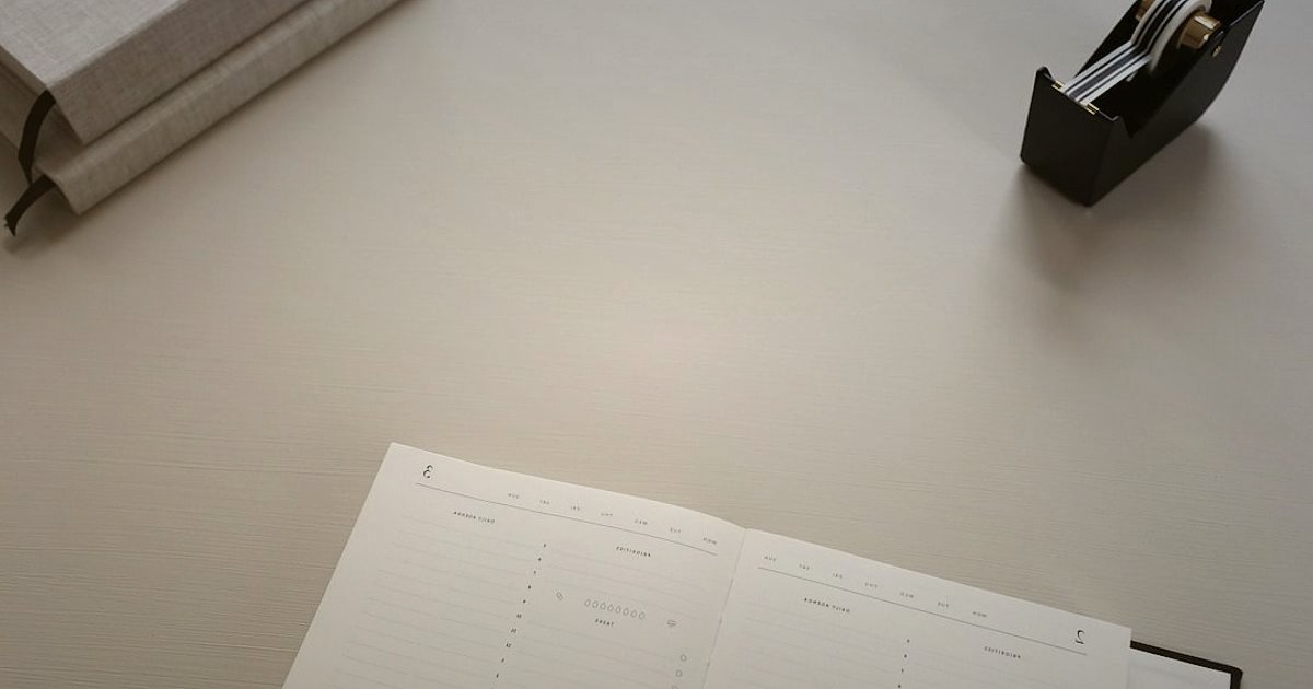 Dropshipping 2026: Karlılığı Maksimize Eden İleri Seviye Stratejiler - legal documents on a desk with a pen and magnifying glass