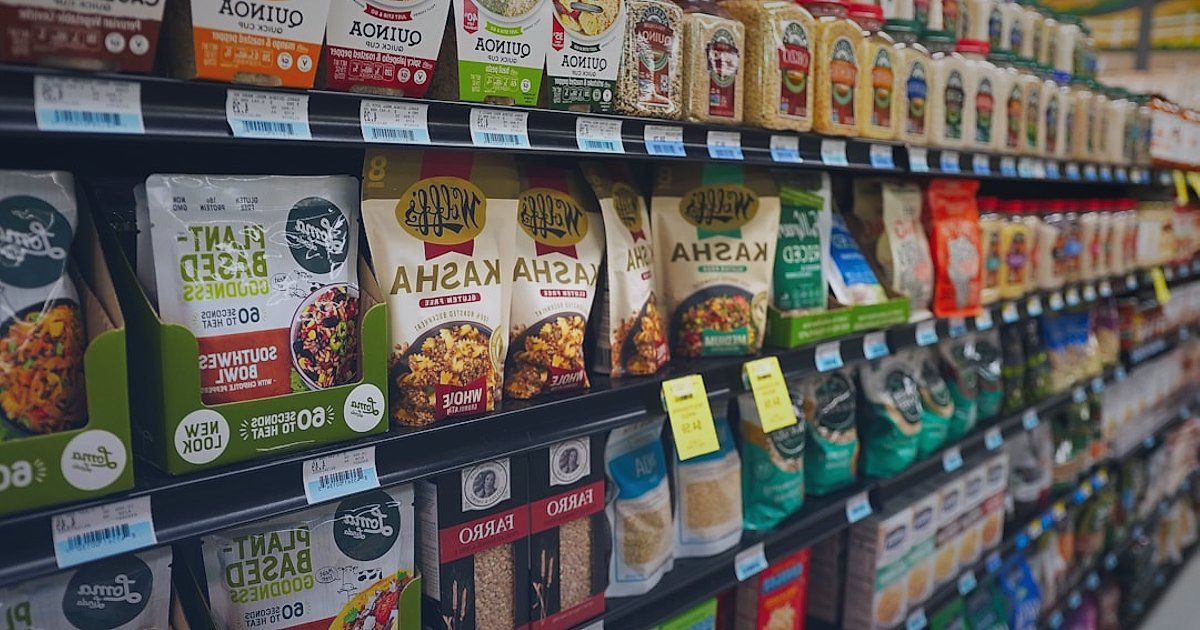 Dropshipping 2026: Sıfır Sermaye ile E-Ticaret Zirvesine Ulaşın! - diverse array of colorful product packaging on shelves