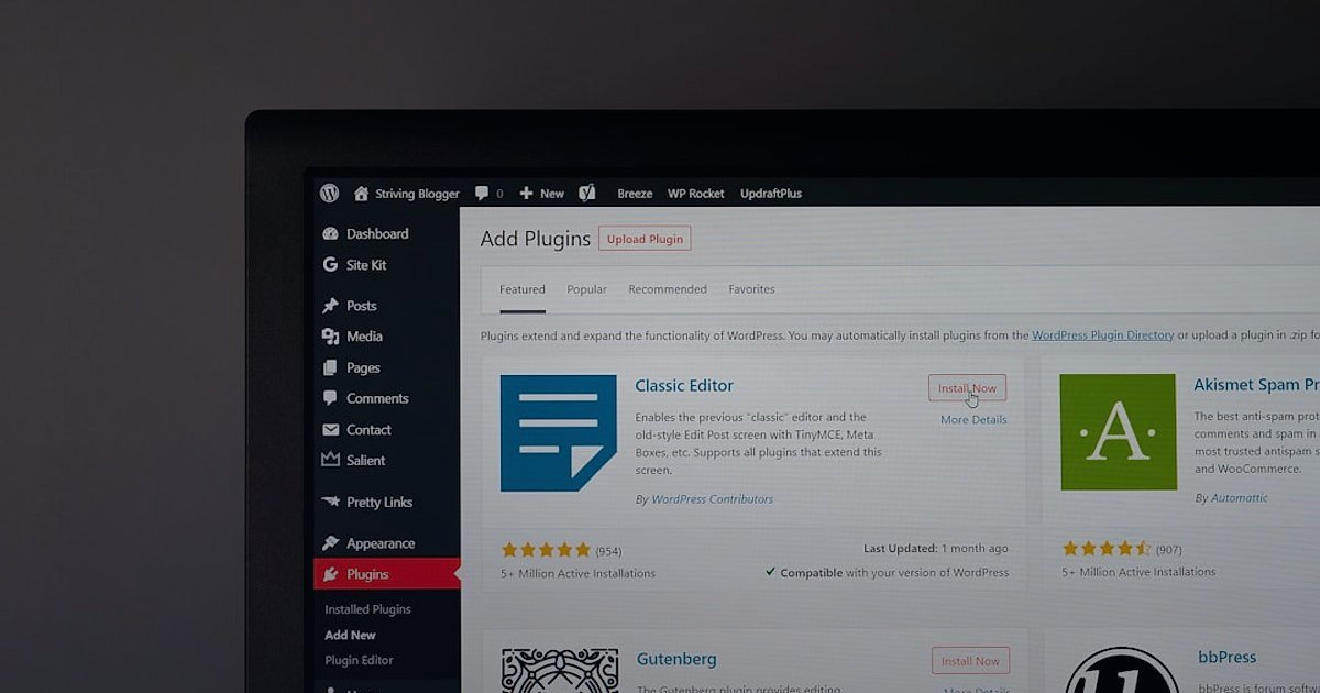 Dropshipping 2026: Sürdürülebilir Büyüme ve Otomasyonla Karlılığı Artırma - Multiple marketplace logos connected via a central dashboard interface