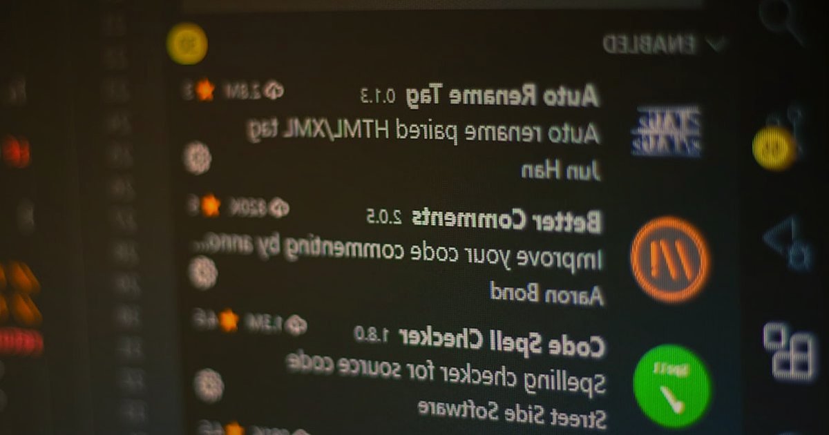 Dropshipping Avantajları & Dezavantajları 2026: Karlı Bir Başlangıç Rehberi - computer screen showing multiple marketplace logos connected lines