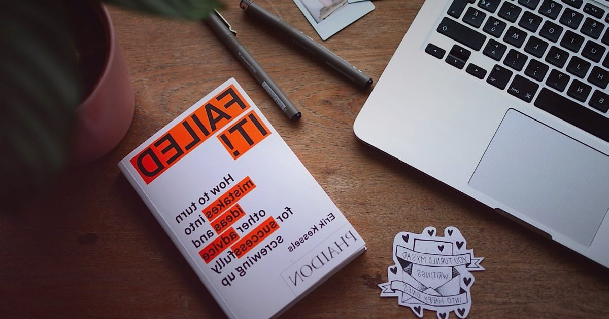 Dropshipping Avantajları Dezavantajları 2026: Karlı Bir Başlangıç Rehberi - pile of discarded business plans with a single successful one on top