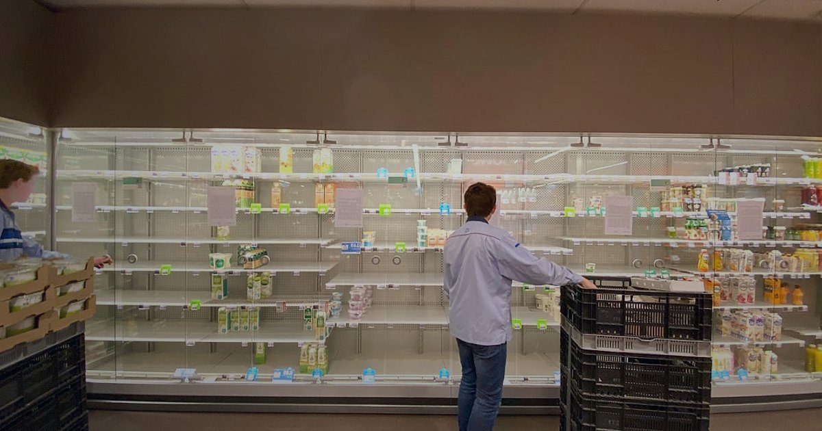Dropshipping Avantajları ve Dezavantajları 2026: Karlı Bir Başlangıç Rehberi - frustrated person looking at empty shelves